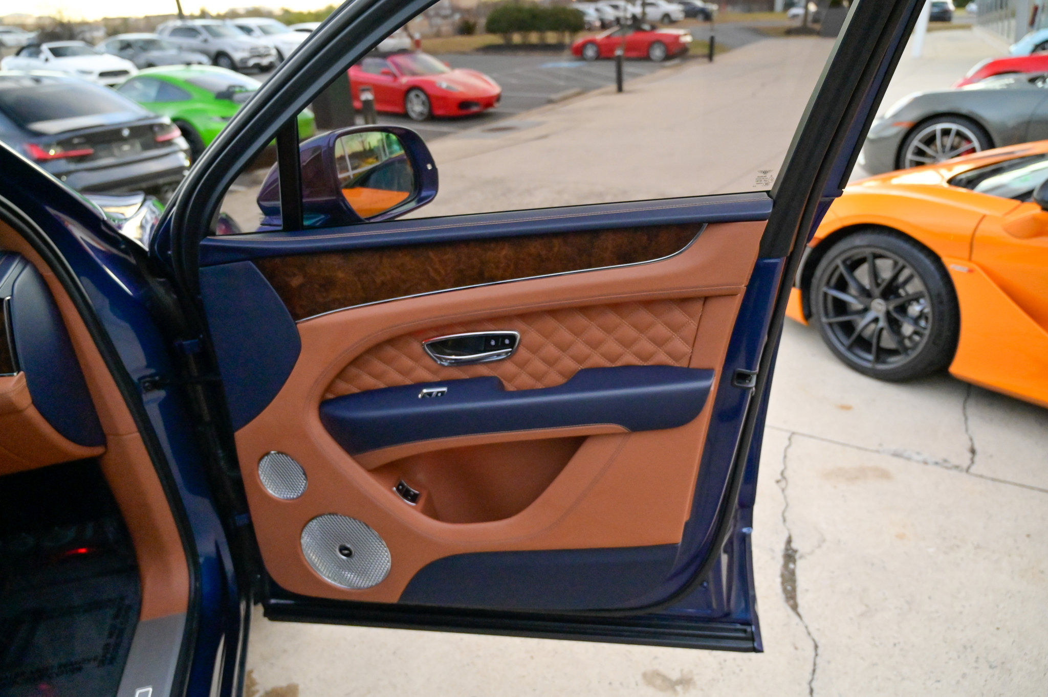 Used 2023 Bentley Bentayga image 60