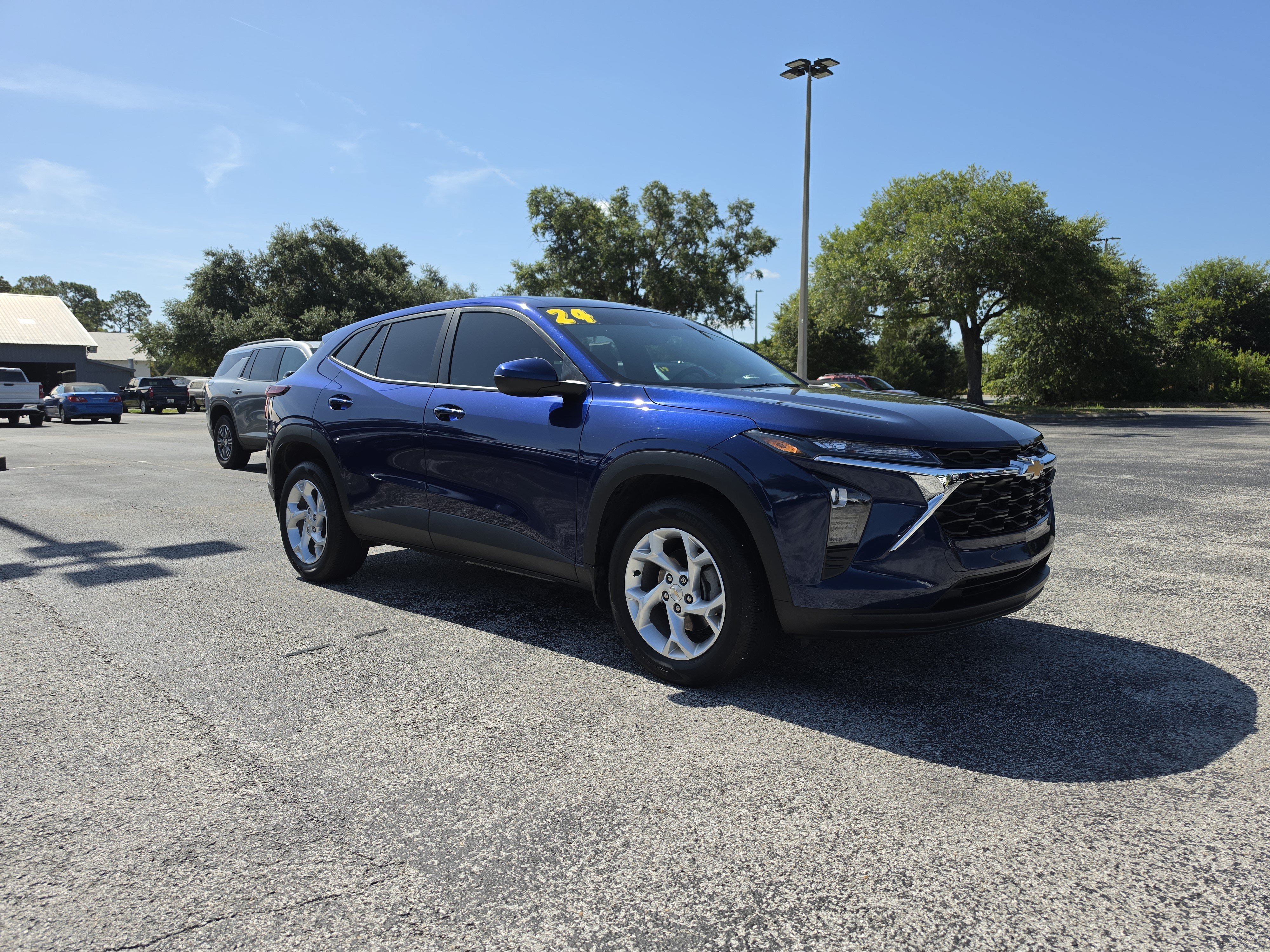 Certified 2024 Chevrolet Trax LS w/ LS Convenience Package FWD image 2
