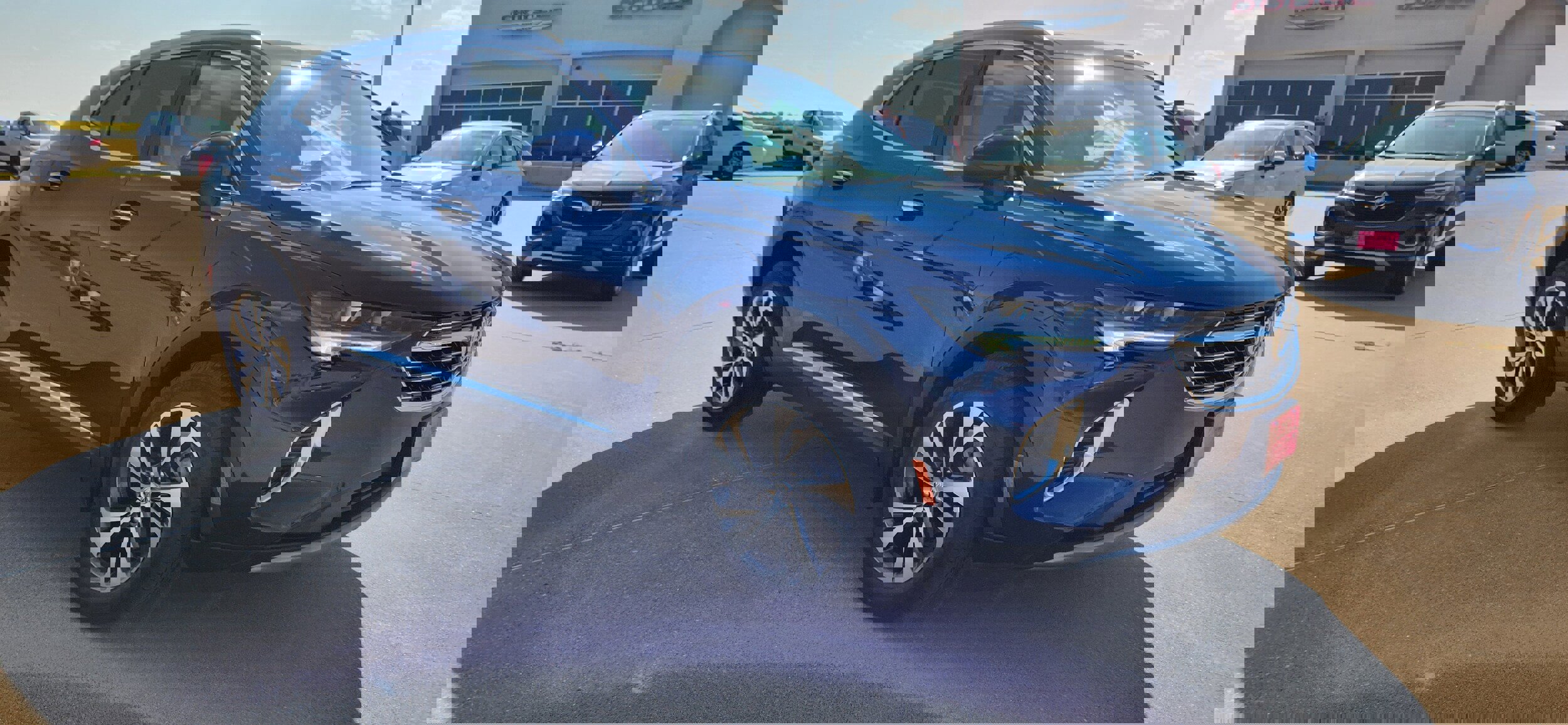 Used 2022 Buick Envision Essence w/ Safety Package image 2