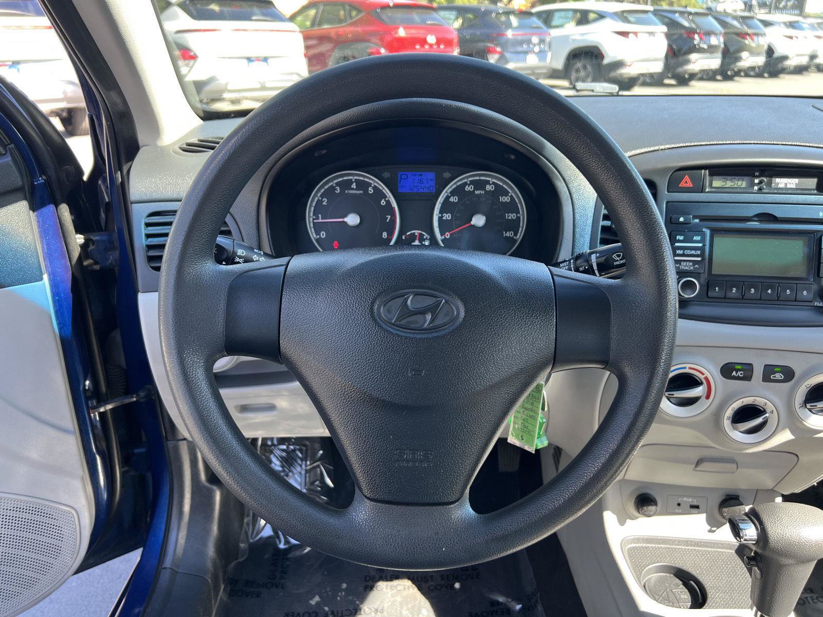 Used 2010 Hyundai Accent GLS FWD image 27