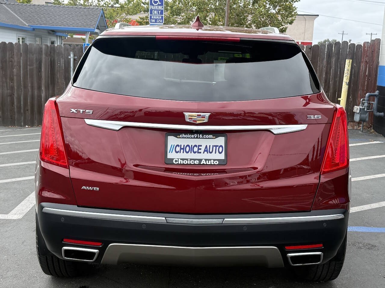 Used 2018 Cadillac XT5 Platinum w/ Driver Assist Package AWD/4WD image 5