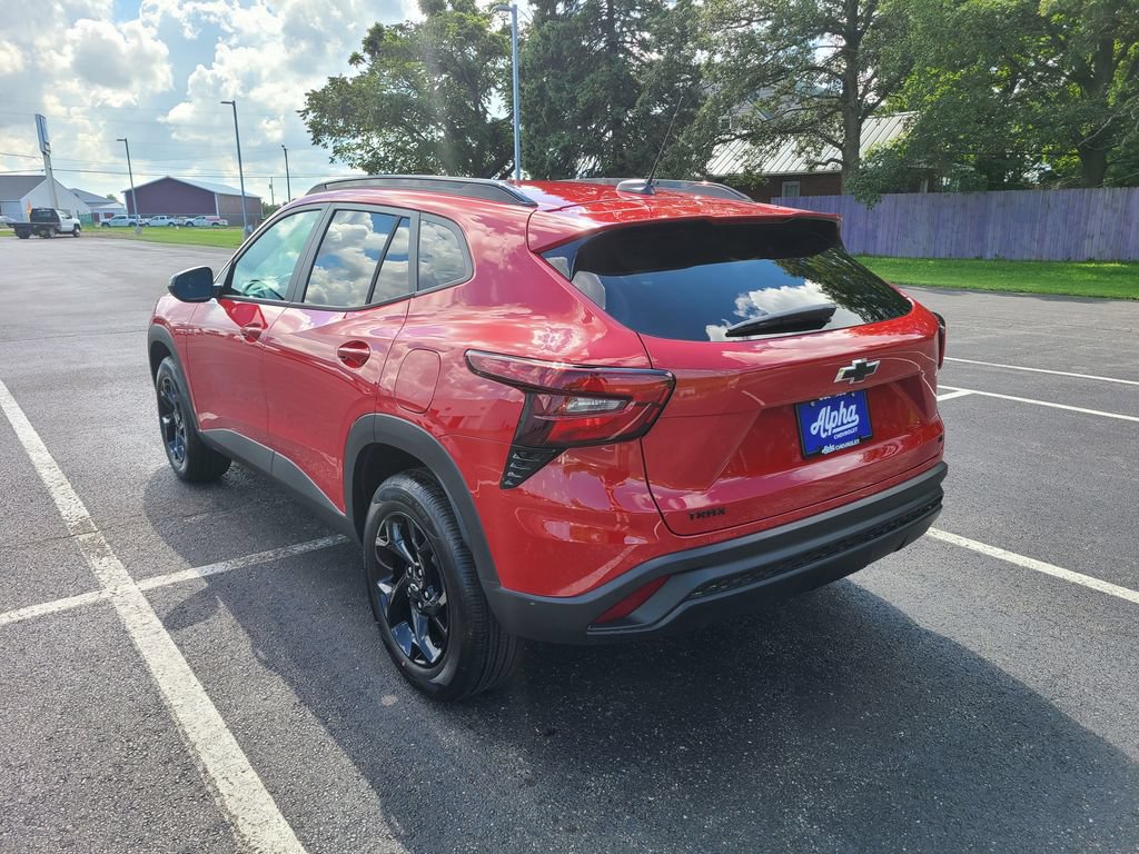 New 2026 Chevrolet Trax LT w/ Midnight Edition FWD image 5