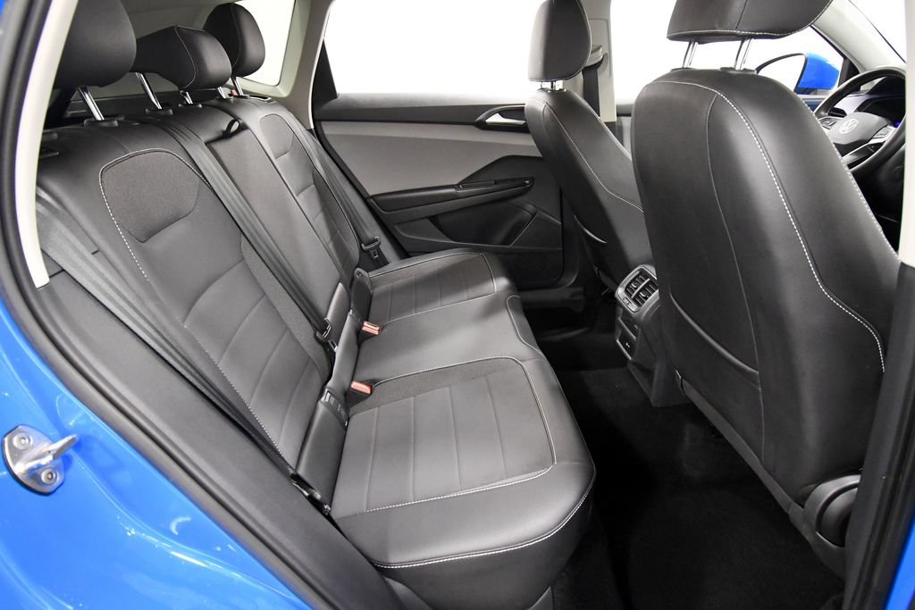Used 2023 Volkswagen Taos SE AWD/4WD image 17