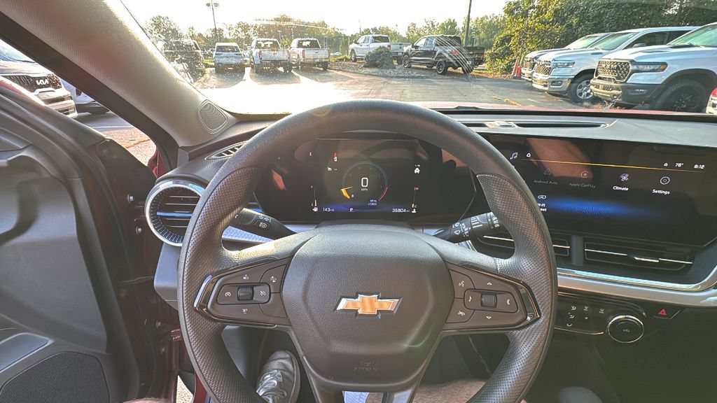 Used 2025 Chevrolet Trax LT FWD image 15