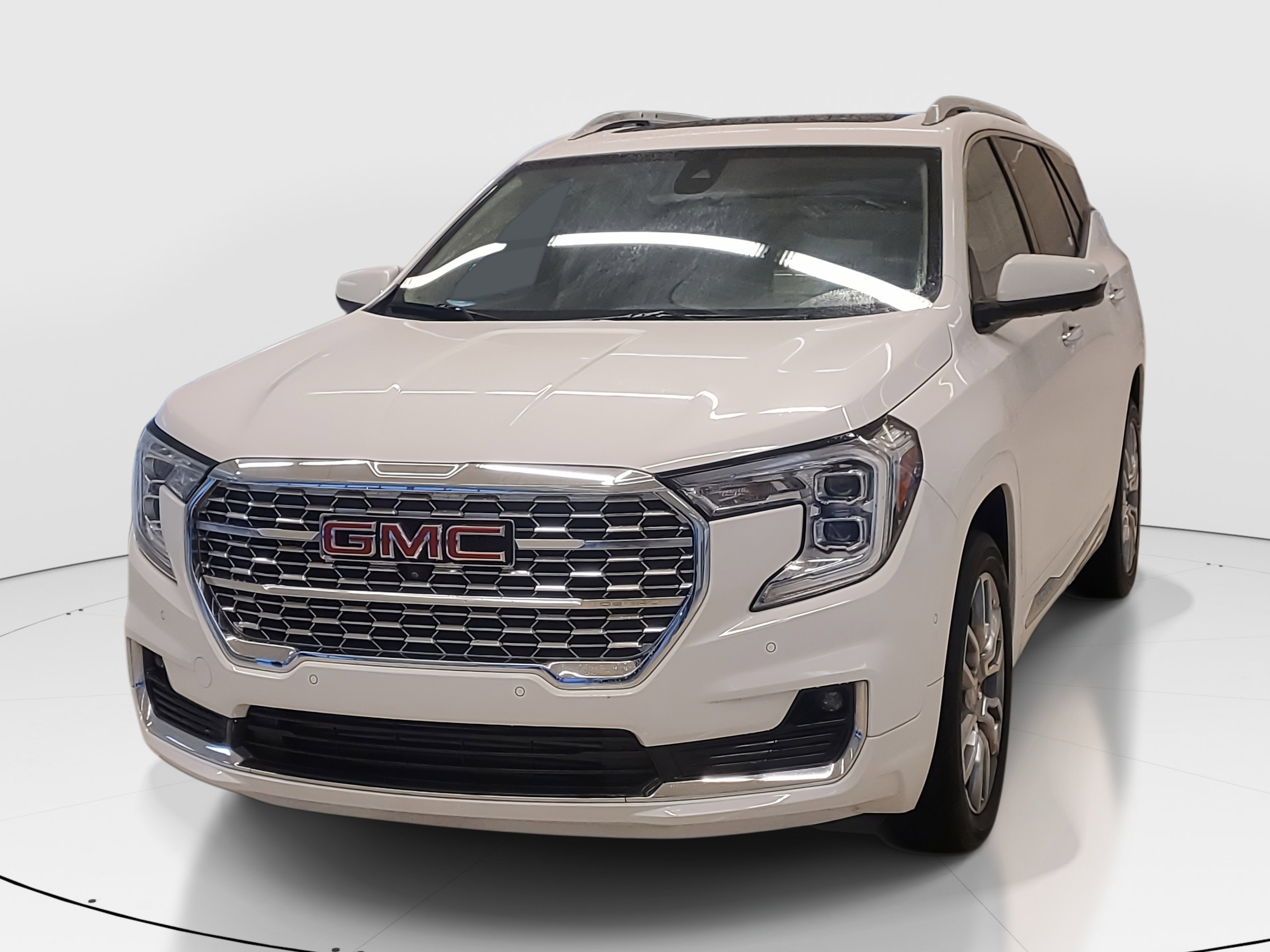 Used 2022 GMC Terrain Denali w/ Denali Premium Package image 4