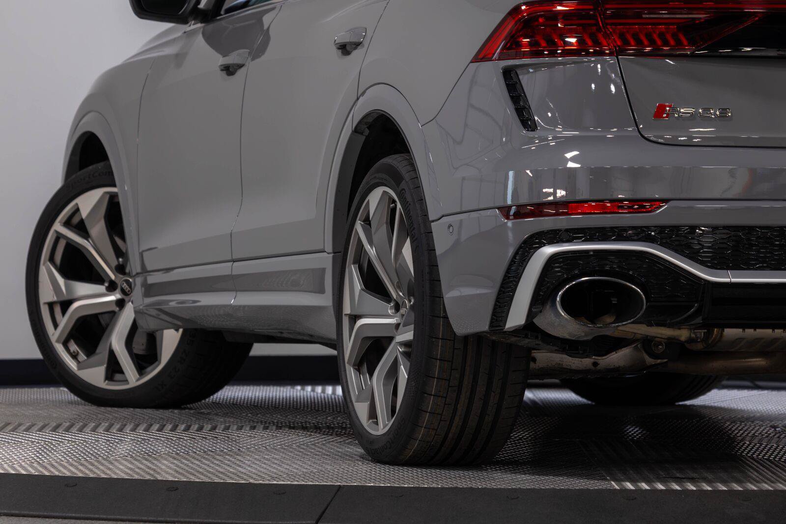 Used 2024 Audi RS Q8 w/ Executive Package AWD/4WD image 39