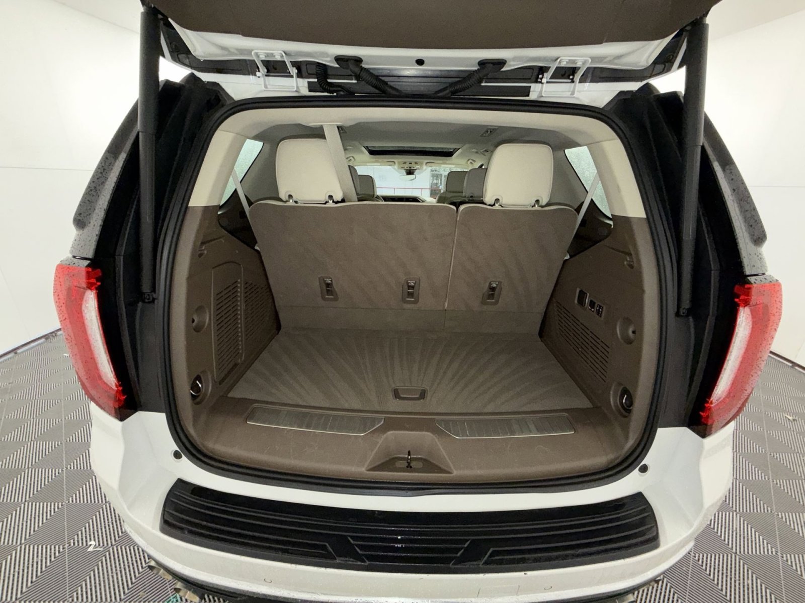 Used 2022 GMC Yukon Denali w/ Denali Premium Package image 27