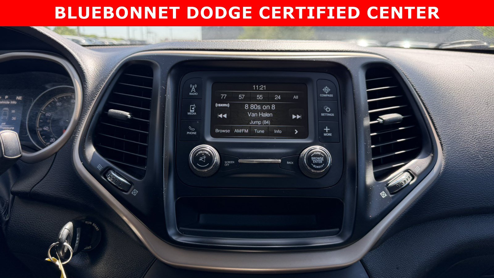 Used 2018 Jeep Cherokee Latitude FWD image 17