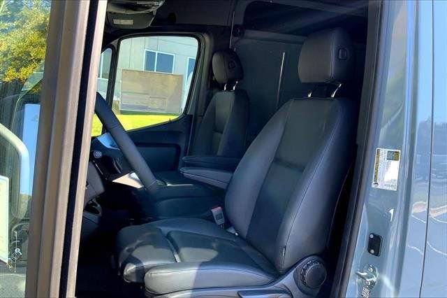 New 2025 Mercedes-Benz Sprinter 2500 image 28