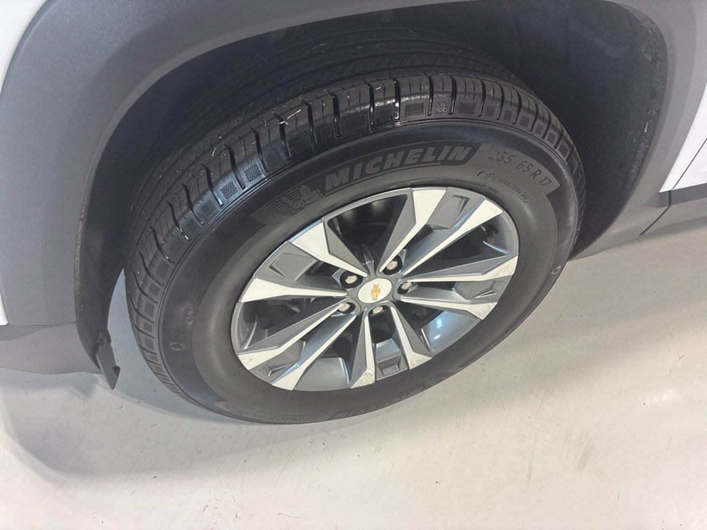 Used 2026 Chevrolet Equinox LT AWD/4WD image 10