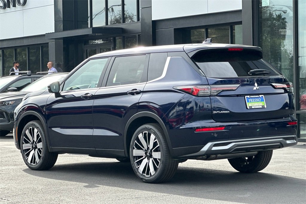 New 2025 Mitsubishi Outlander SE image 6