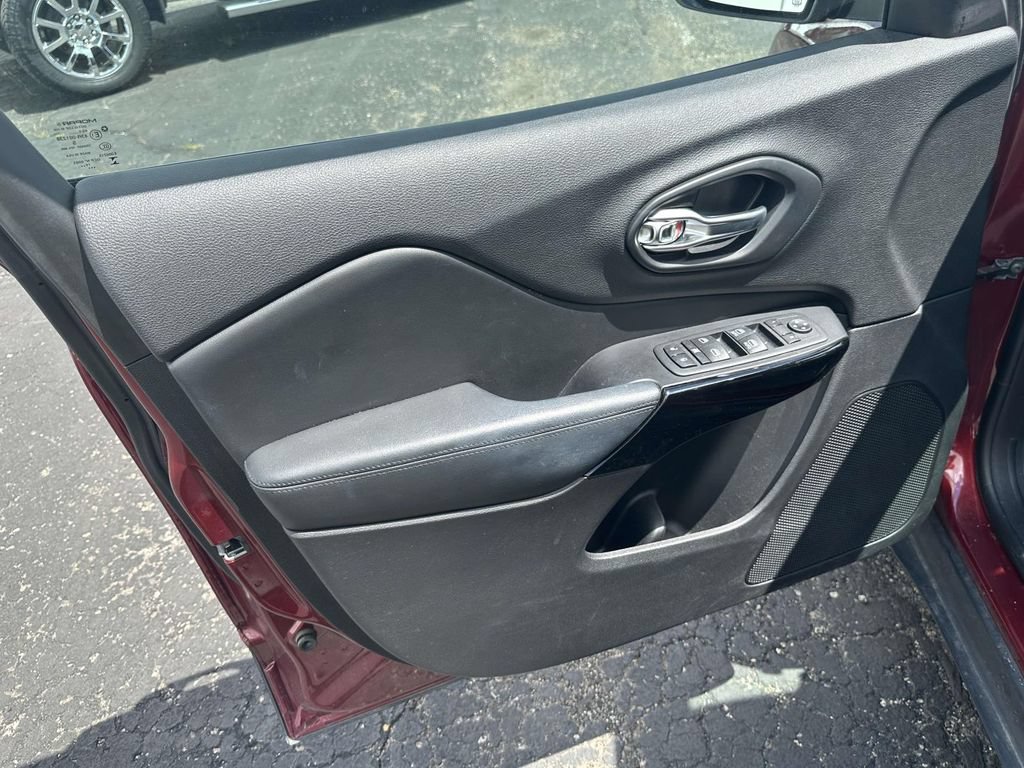 Used 2020 Jeep Cherokee Latitude Plus FWD image 15