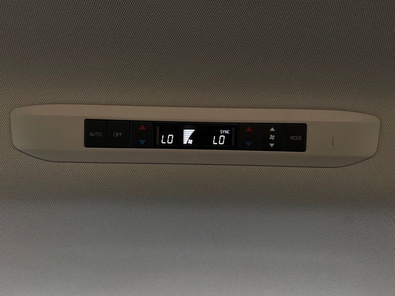 Used 2026 Toyota Sienna XLE FWD image 15