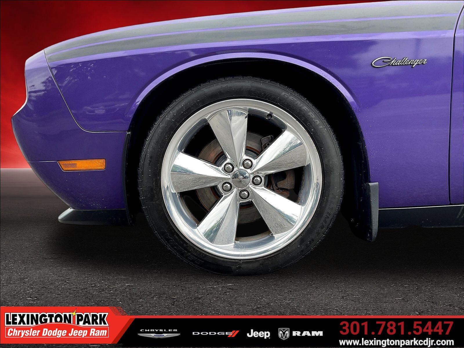 Used 2014 Dodge Challenger R/T RWD image 33