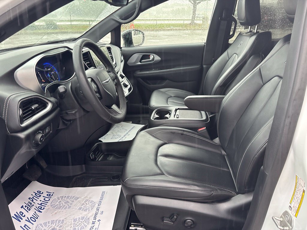 Used 2024 Chrysler Pacifica Touring-L w/ S Appearance Package FWD image 30