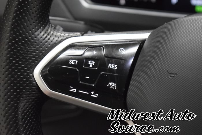 Used 2023 Volkswagen Tiguan SE R-Line AWD/4WD image 17