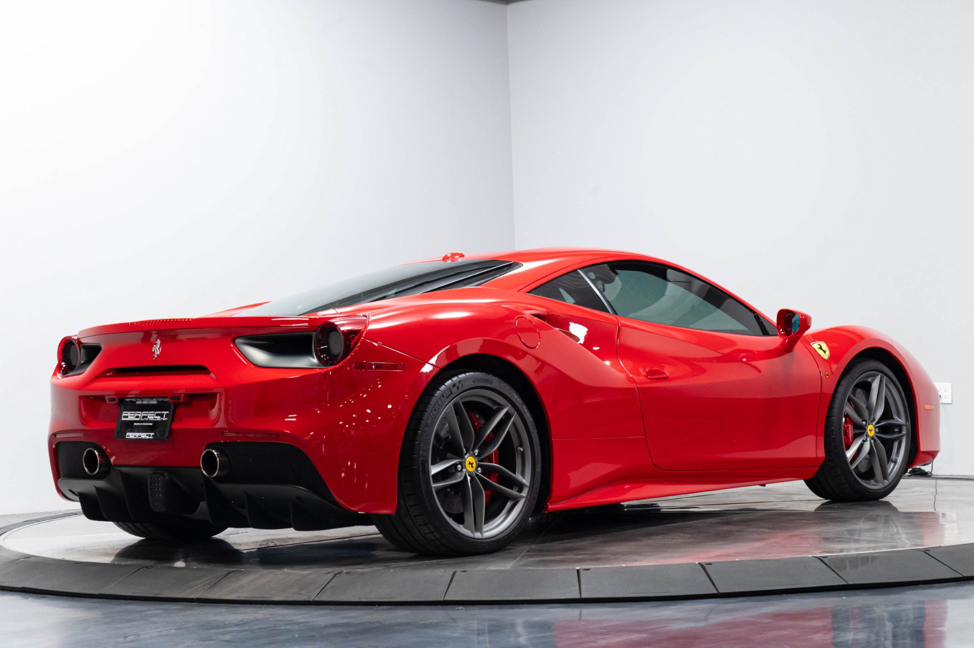 Used 2018 Ferrari 488 GTB RWD image 24