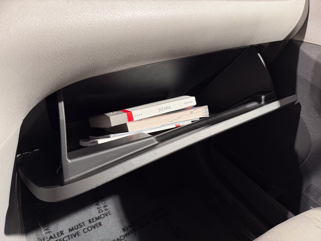 Used 2020 Toyota Sienna XLE w/ Carpet Mat Package FWD image 32