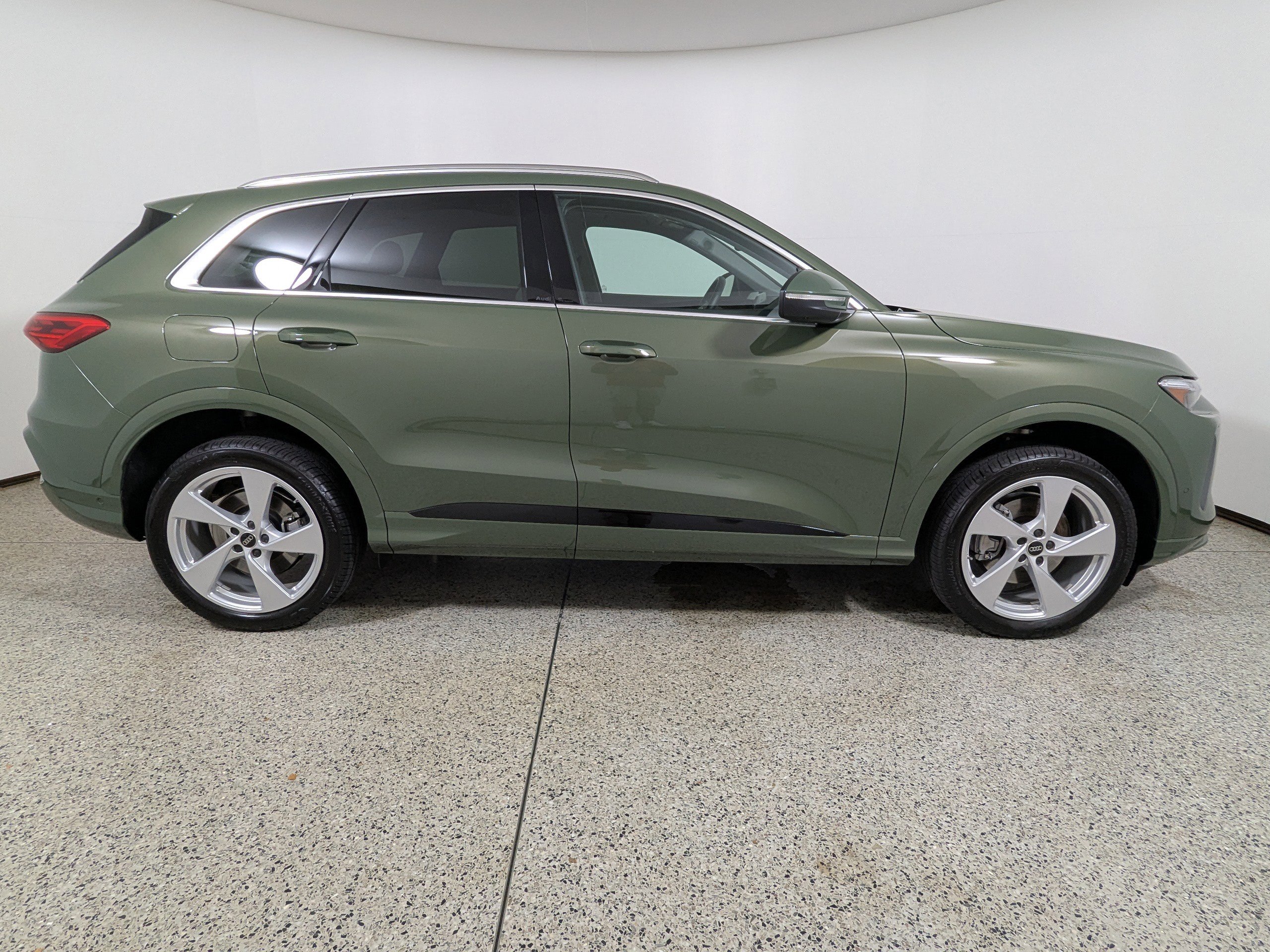 Certified 2025 Audi Q5 Premium Plus w/ Premium Plus image 8