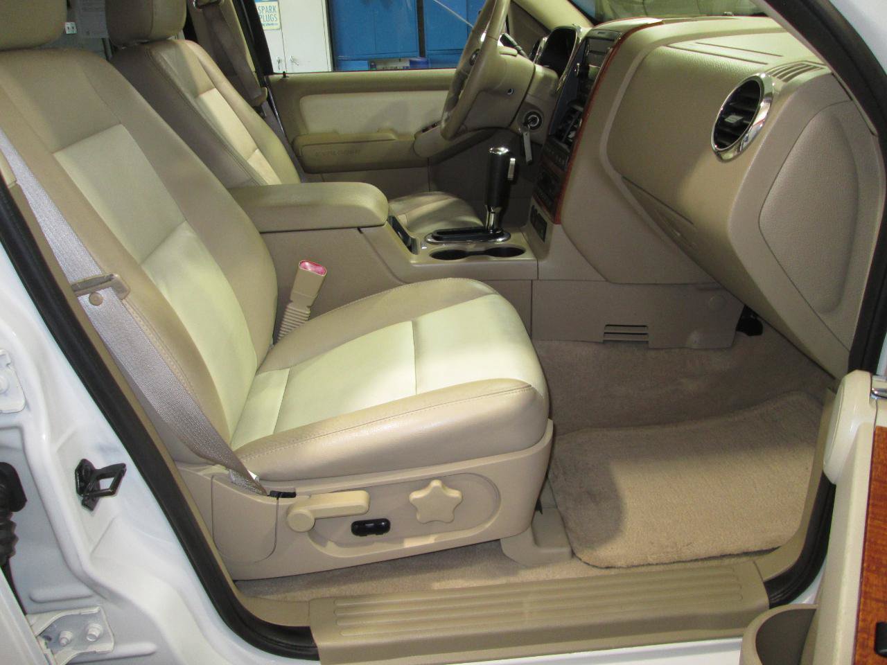 Used 2008 Ford Explorer Eddie Bauer AWD/4WD image 18
