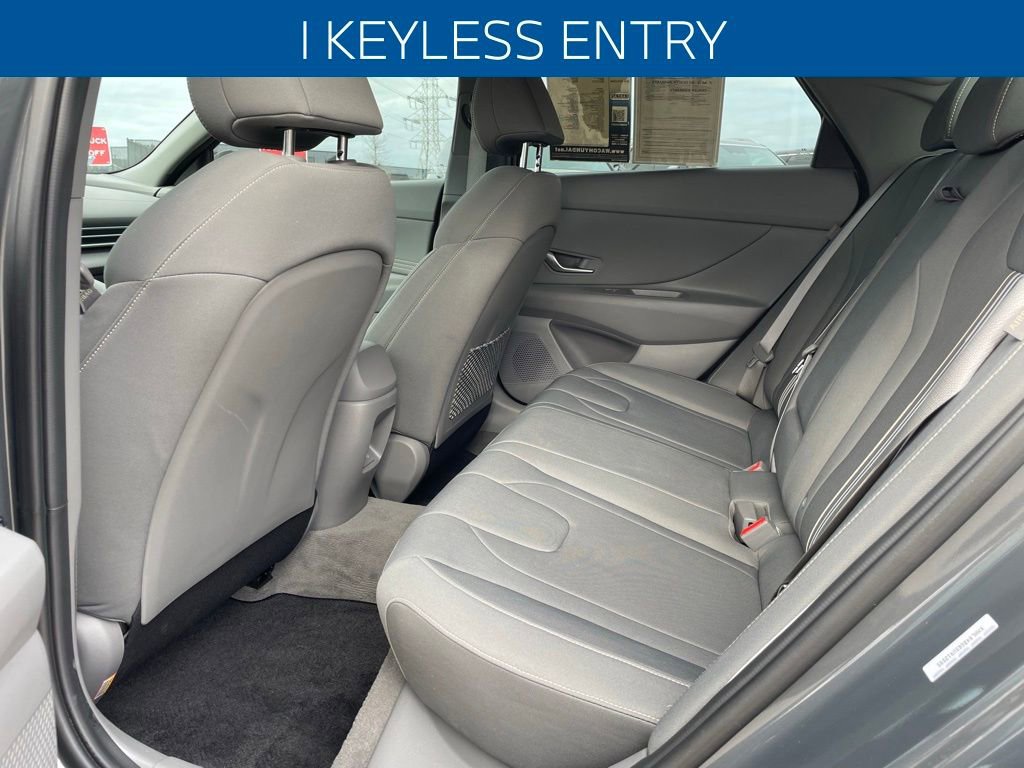 Used 2025 Hyundai Elantra SEL image 15
