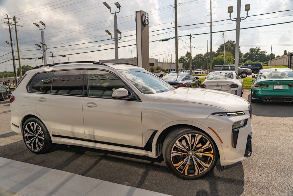 Used 2023 BMW X7 xDrive40i w/ M Sport Package AWD/4WD image 9