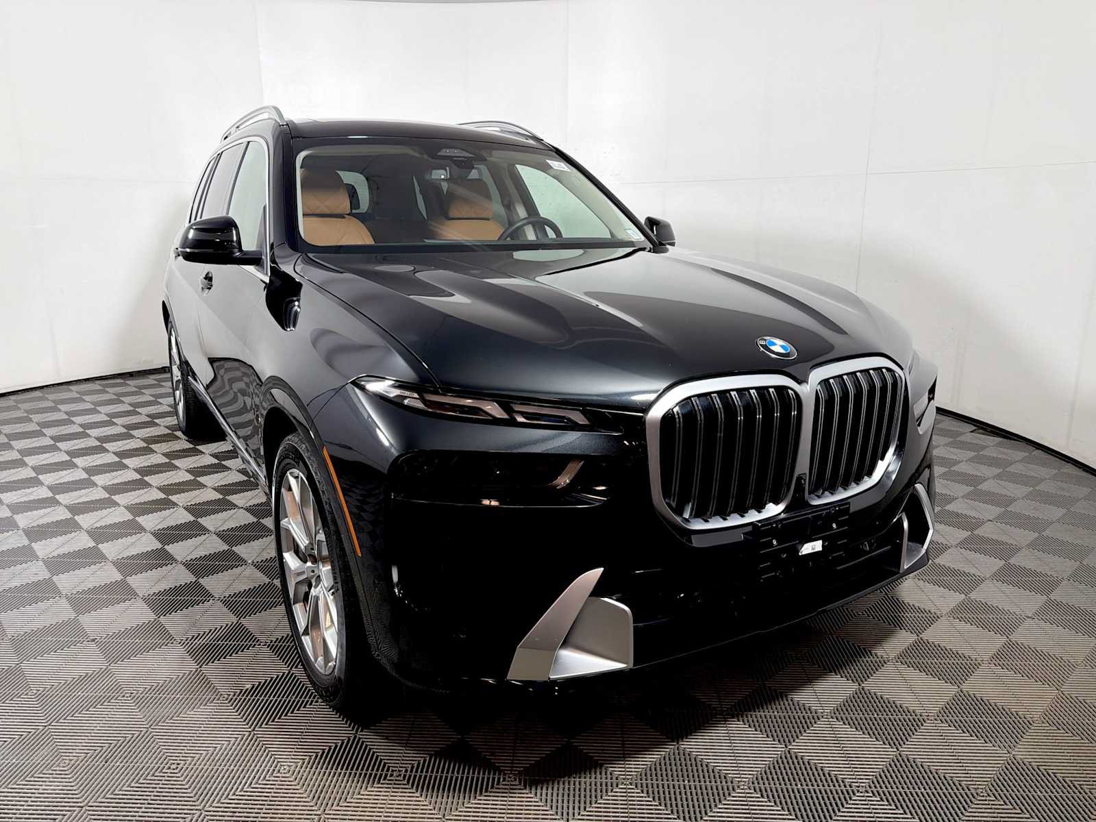 Used 2025 BMW X7 xDrive40i w/ Premium Package AWD/4WD image 2