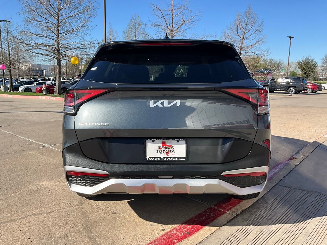 Used 2025 Kia Sportage LX image 7