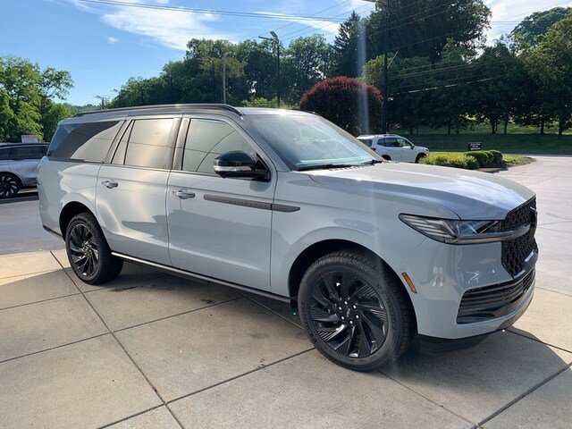 New 2026 Lincoln Navigator L Reserve w/ Jet Appearance Package AWD/4WD image 14