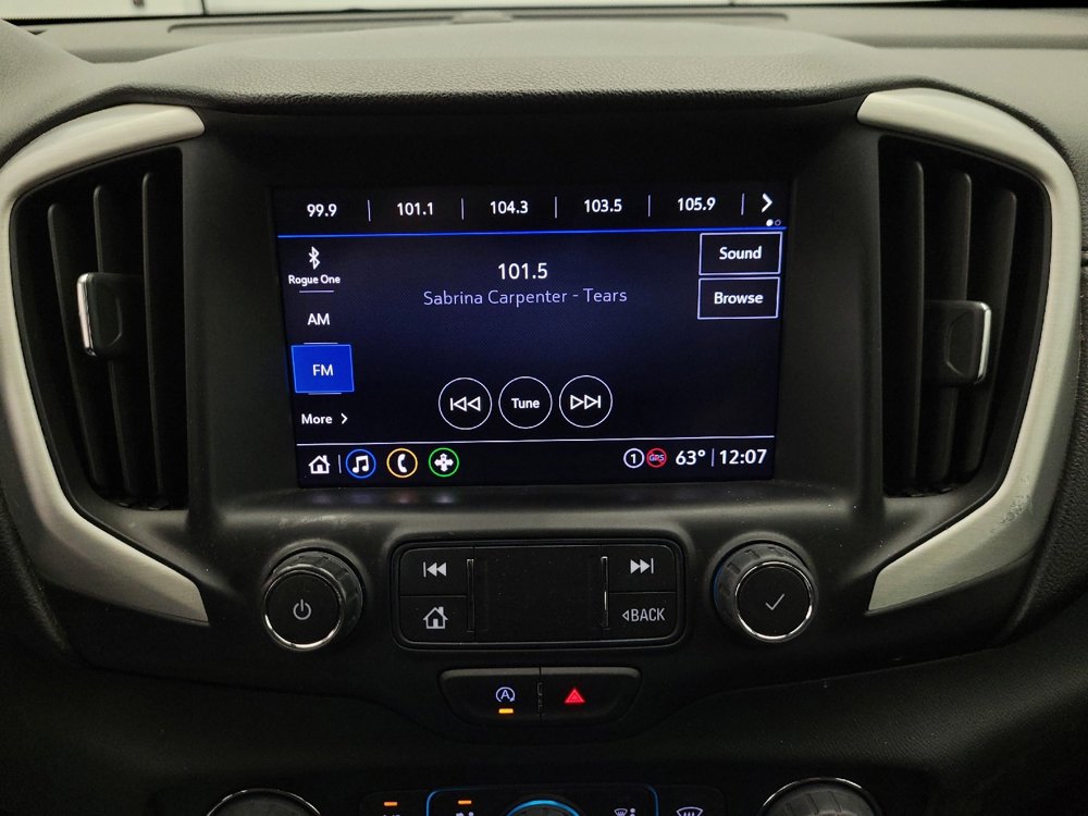 Used 2023 GMC Terrain SLT image 25