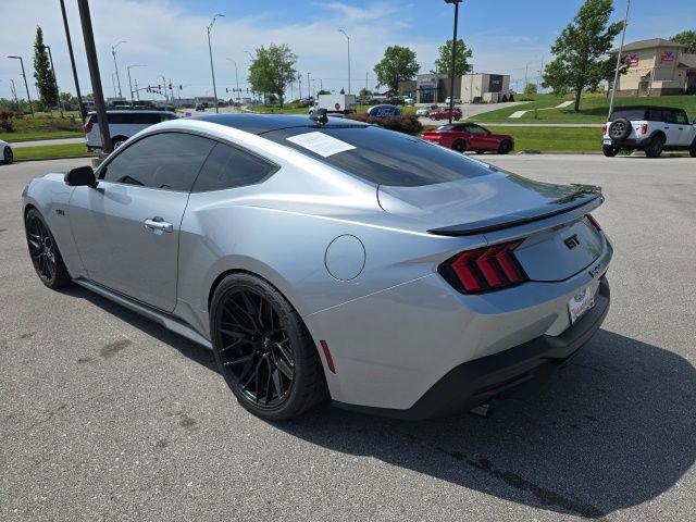 Used 2025 Ford Mustang GT Premium RWD image 3