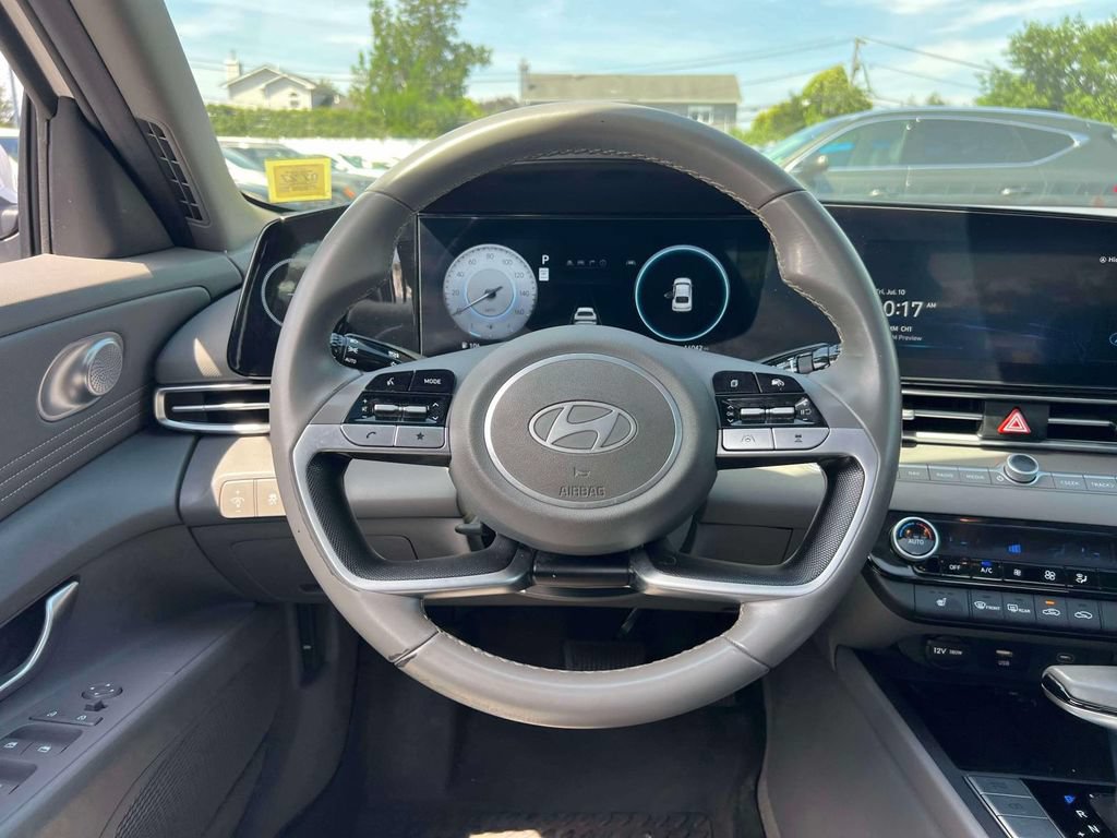 Certified 2025 Hyundai Elantra SEL FWD image 13