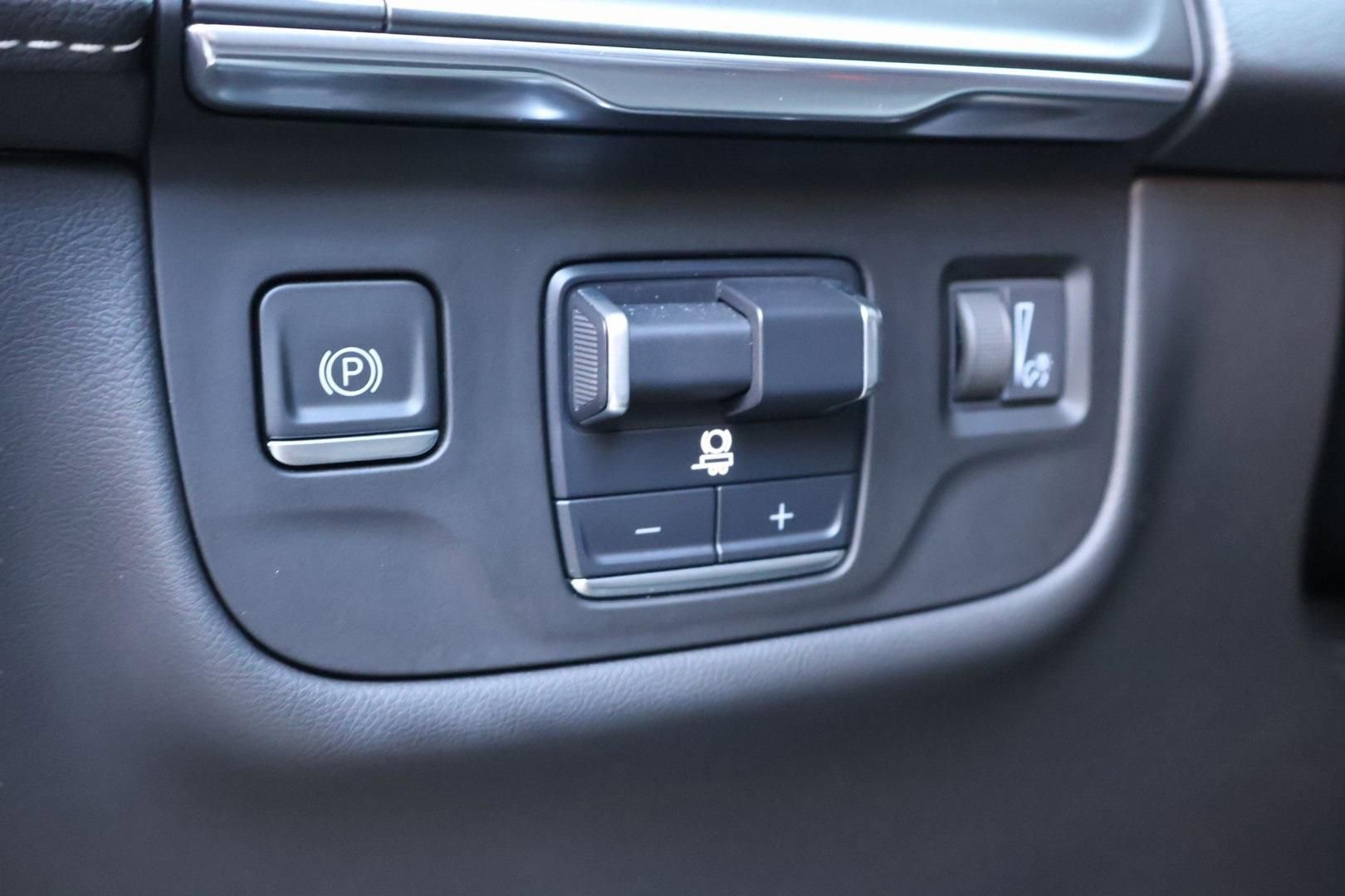 Certified 2023 Cadillac Escalade ESV Sport w/ LPO, ONYX Package image 22