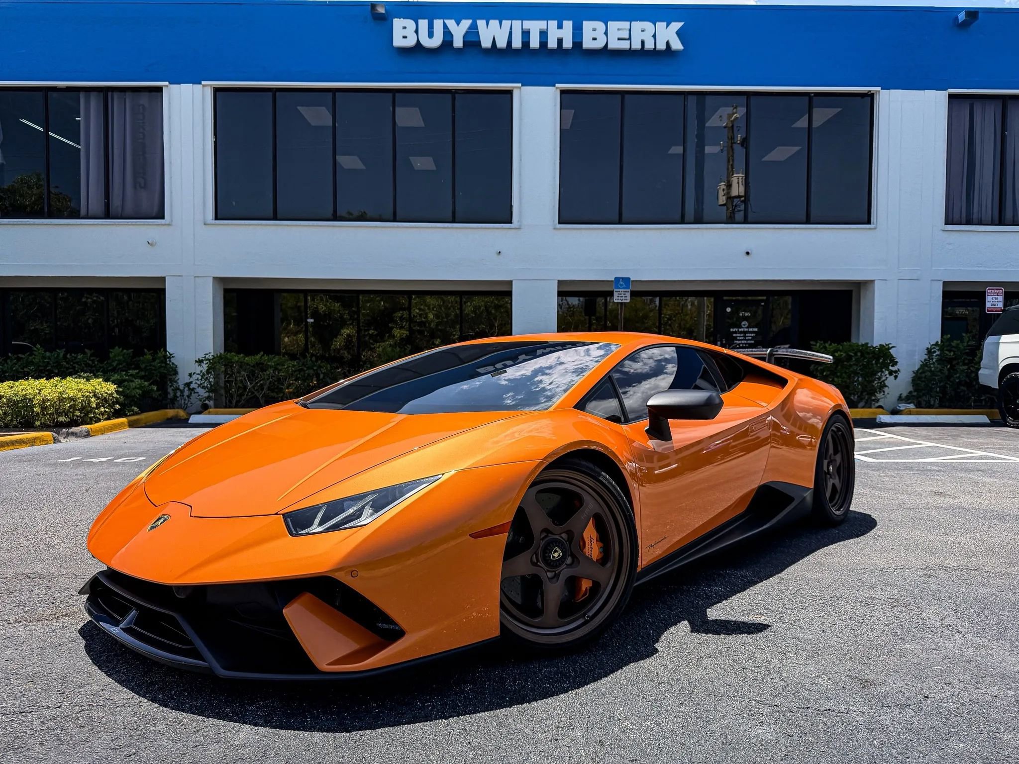 Used 2018 Lamborghini Huracan Performante AWD/4WD image 1