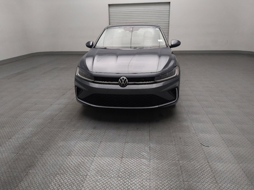 Used 2025 Volkswagen Jetta SE FWD image 15