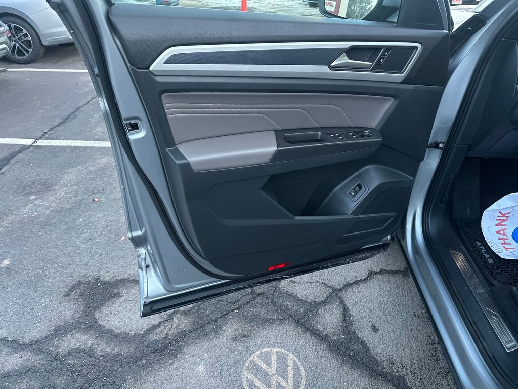 Used 2022 Volkswagen Atlas Cross Sport SEL R-Line image 5