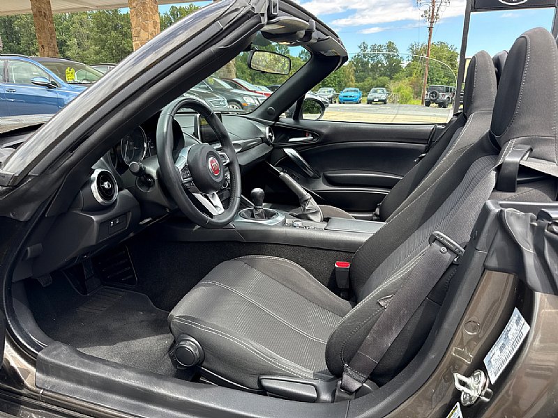 Used 2017 FIAT 124 Spider Classica image 10