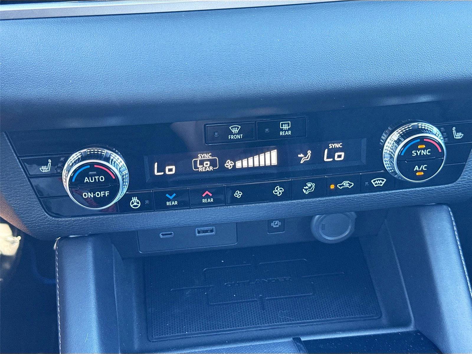 New 2025 Mitsubishi Outlander SEL image 16