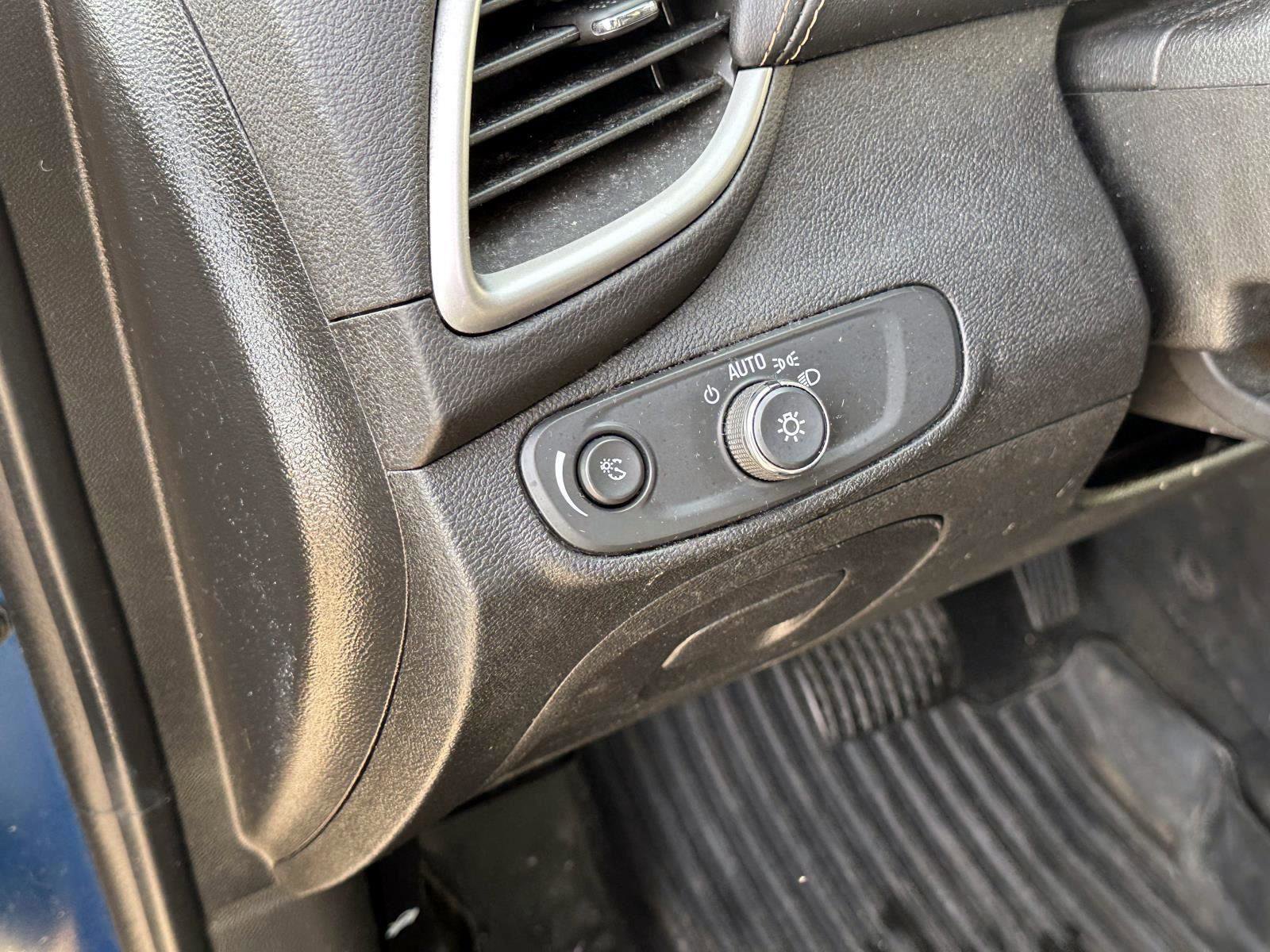 Used 2020 Chevrolet Trax LT w/ Driver Confidence Package image 18