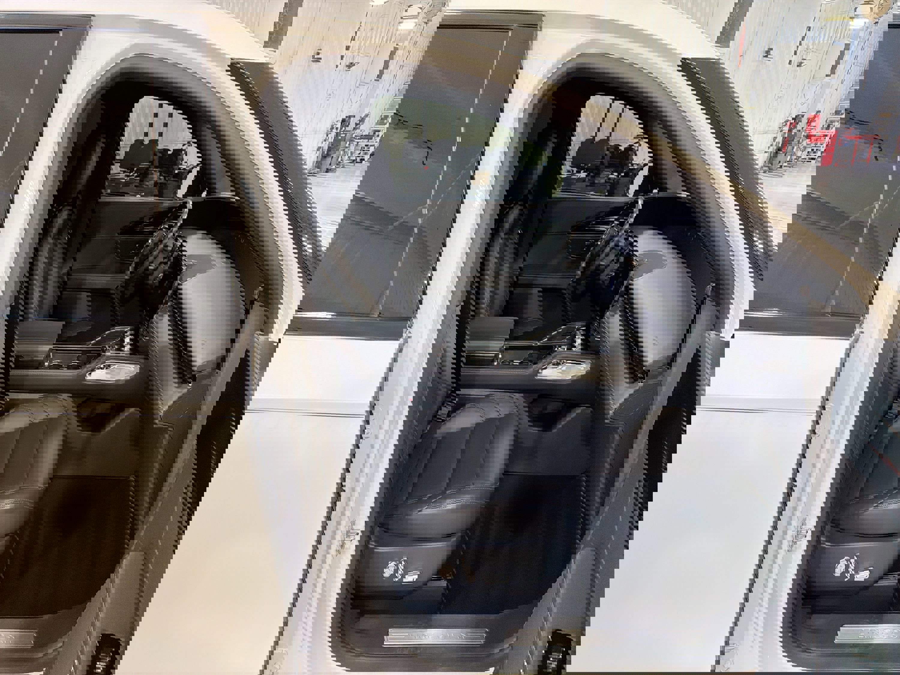 Used 2025 Lincoln Nautilus Premier w/ Jet Appearance Package image 28