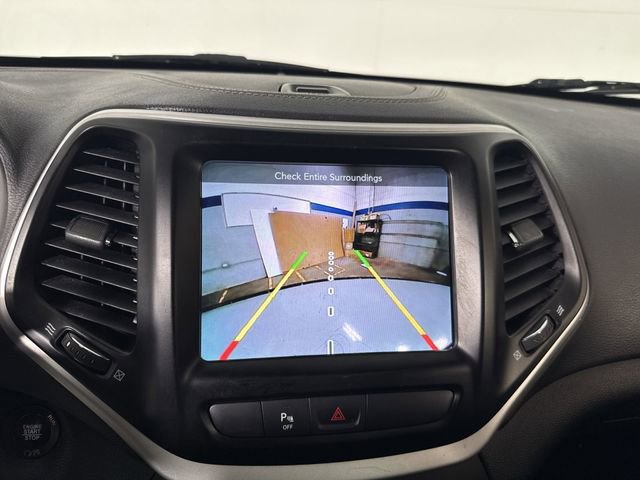 Used 2018 Jeep Cherokee Latitude Plus w/ Comfort/Convenience Group FWD image 7