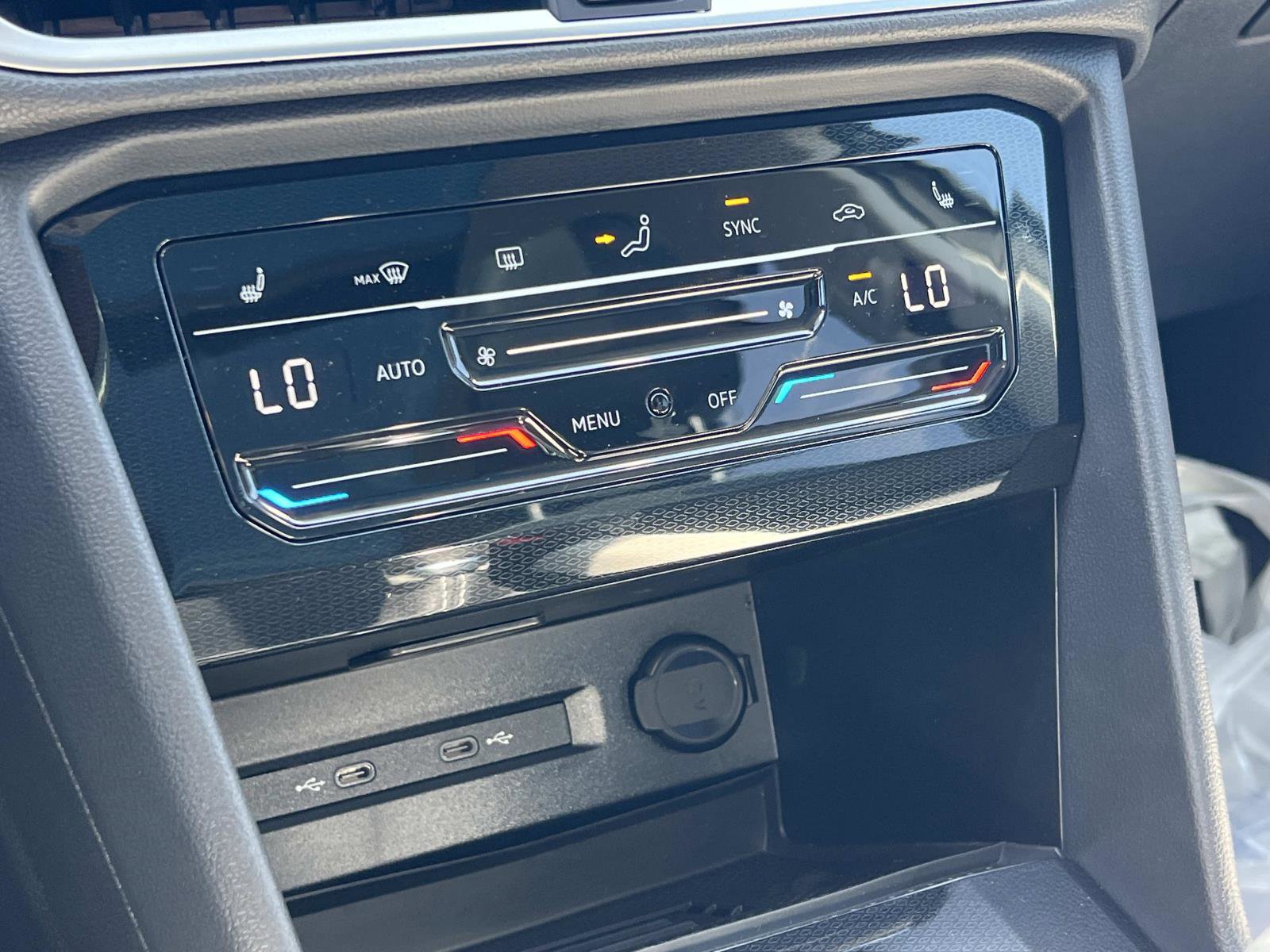 New 2025 Volkswagen Taos SE image 13