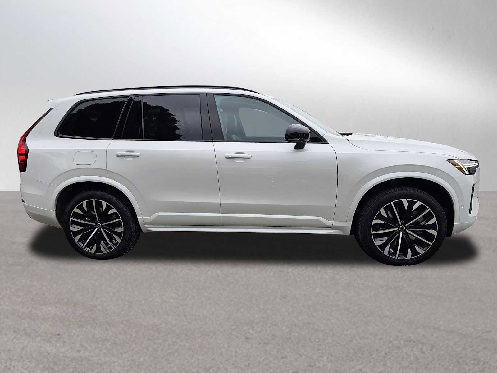 New 2026 Volvo XC90 T8 Ultra w/ Lounge Package AWD/4WD image 2