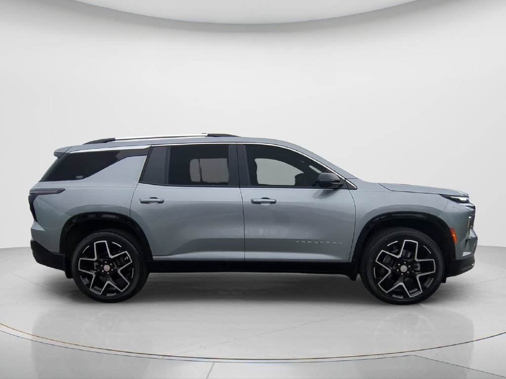 Used 2025 Chevrolet Traverse High Country FWD image 4