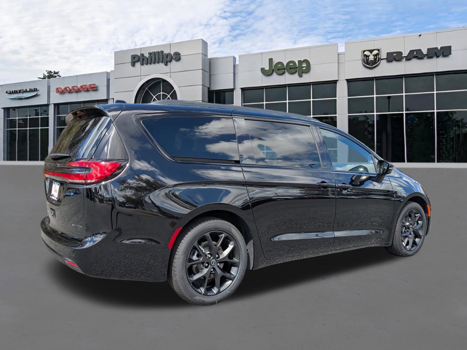New 2026 Chrysler Pacifica Limited image 3