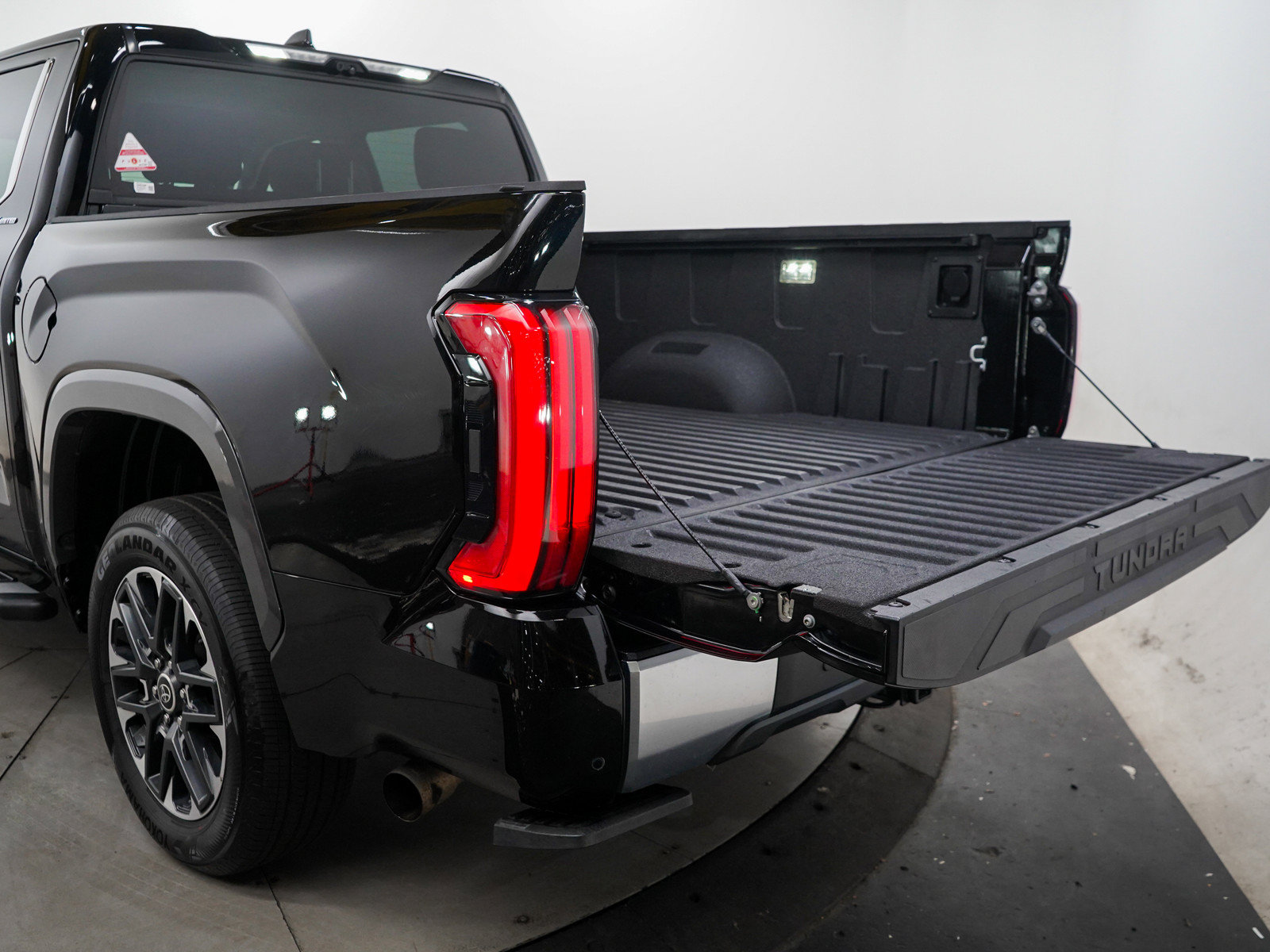 Used 2023 Toyota Tundra Limited AWD/4WD image 19