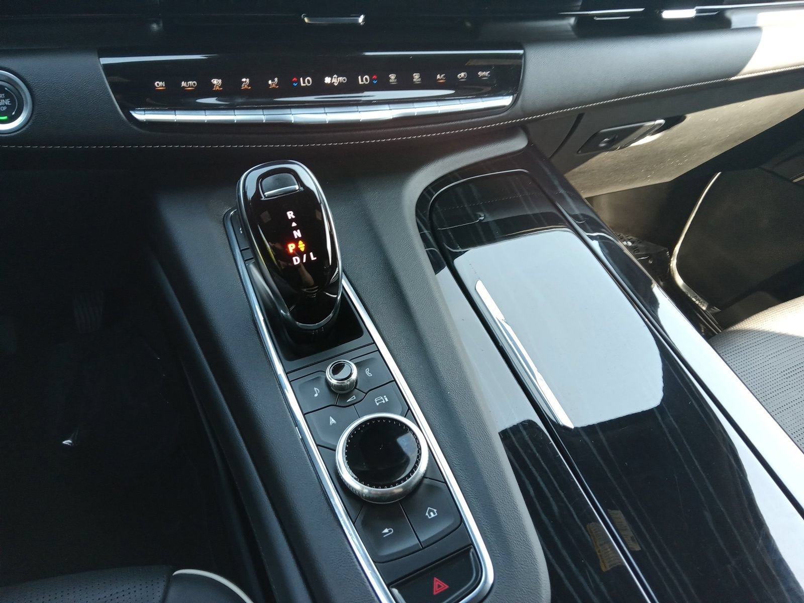 Used 2024 Cadillac Escalade Sport AWD/4WD image 18