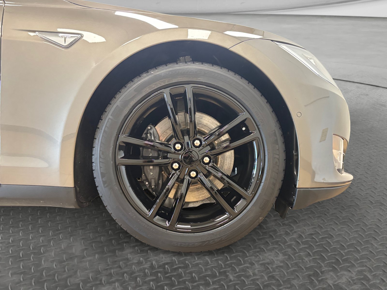 Used 2015 Tesla Model S 85 RWD image 17