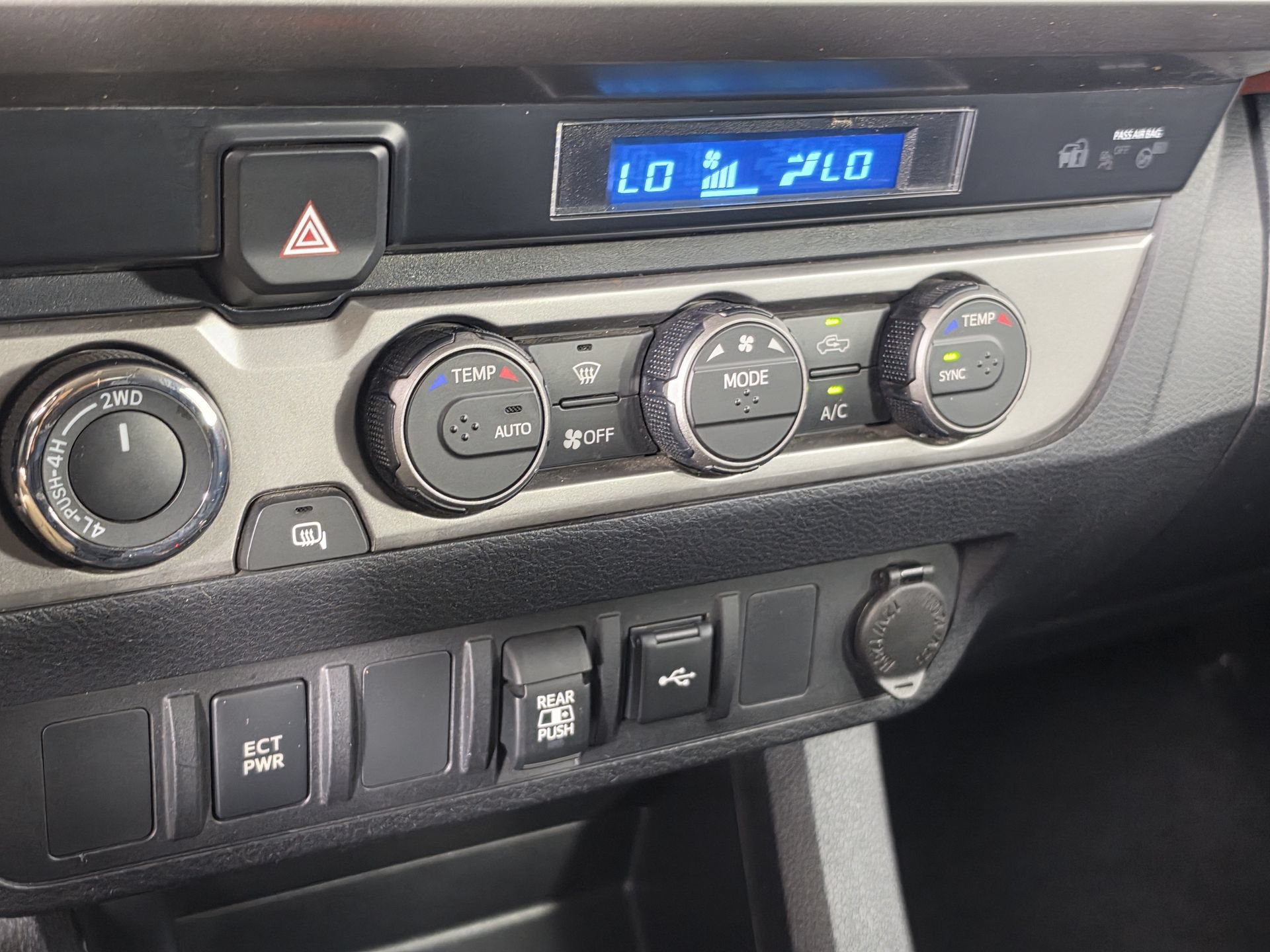 Used 2023 Toyota Tacoma SR5 AWD/4WD image 18