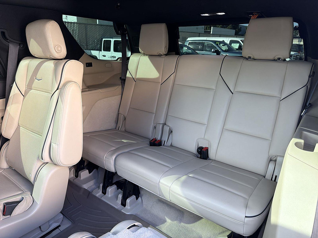 Used 2022 Cadillac Escalade Premium Luxury AWD/4WD image 37